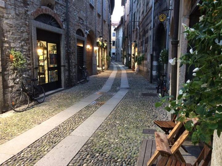 Antica Corte, Bilocale Nel Centro Storico Di Como Lägenhet Exteriör bild